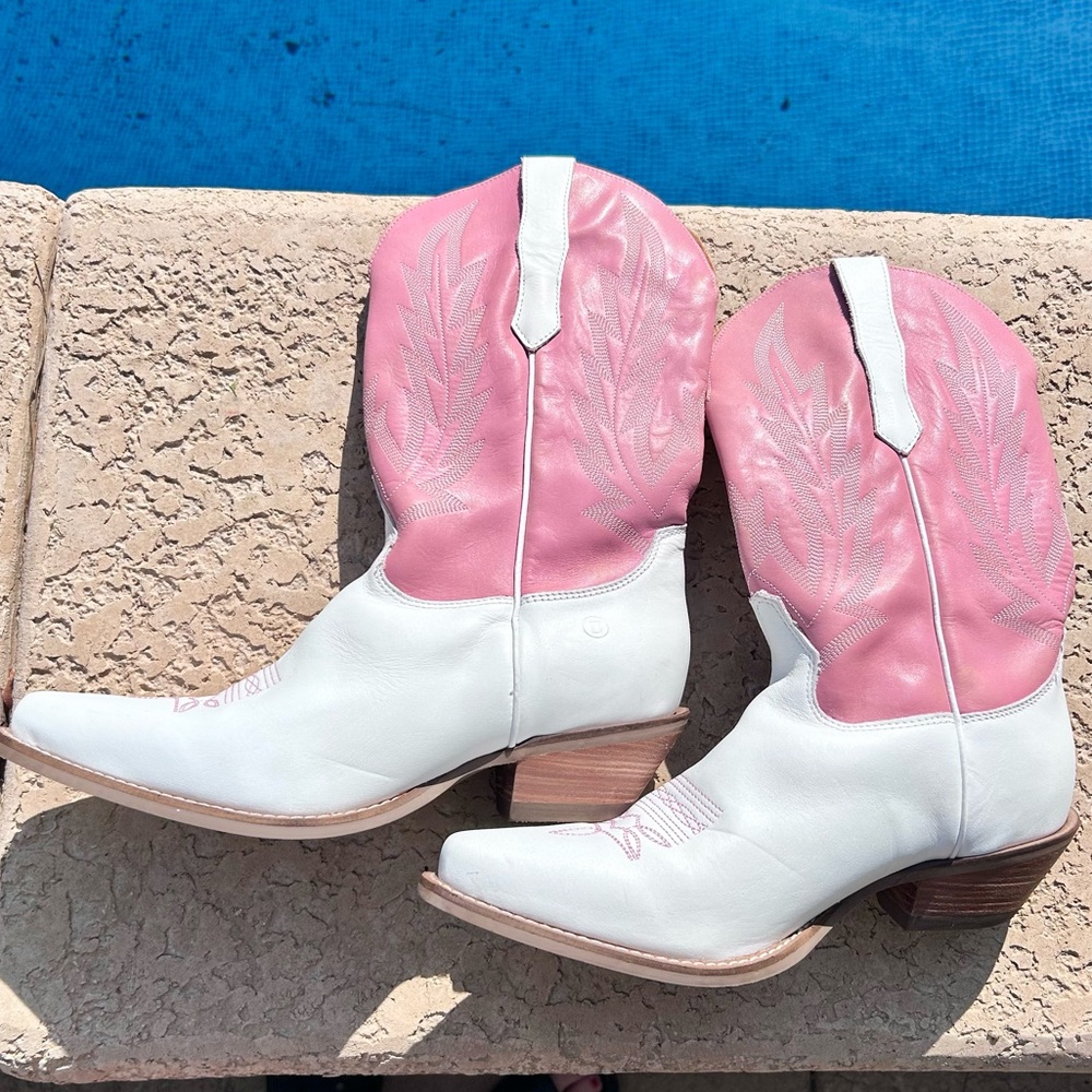 Dingo Women’s Vintage Western Pink/White Boots 10